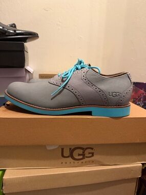 UGG Men's Gray Oxfords with Bright Turquoise Trim